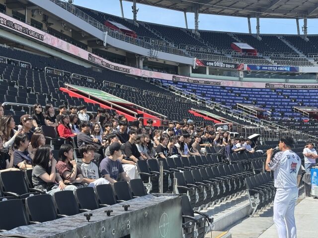 KT 위즈가 13일 수원KT위즈파크에서 제5기 KT 위즈 퓨처스 마케터 학술제 오리엔테이션 진행했다./KT 위즈 제공