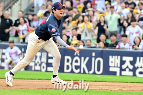 [MD포토] 나승엽 '비슬리 잘 받아줘'
