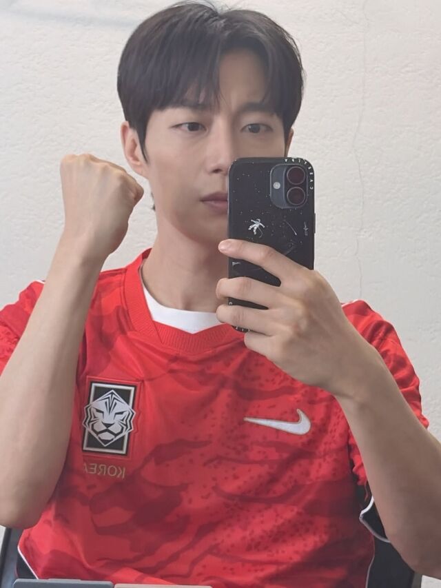 윤두준이 대한민국 축구대표팀의 멕시코전을 앞두고 변함없는 응원 열기를 드러냈다. / 윤두준 SNS