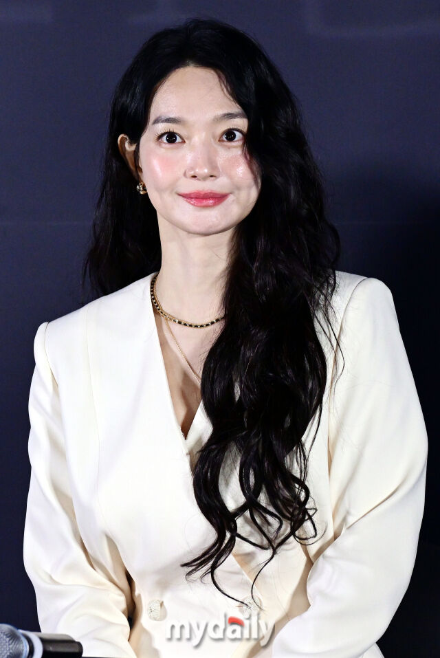 2026년 6월 15일 오후 서울 용산구 CGV 용산아이파크몰에서 진행된 영화 '눈동자'(감독 염지호) 언론시사회에 신민아가 등장하고 있다./곽경훈 기자 (kphoto@mydaily.co.kr)