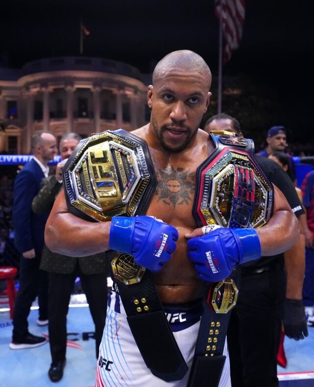 시릴 간이 페레이라를 잡고 UFC 헤비급 잠정챔피언 벨트를 거머쥐었다. /UFC 제공