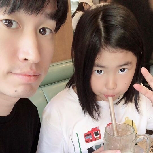 타블로가 사춘기를 겪고 있는 딸 하루에 대한 애정을 드러냈다. / 타블로 SNS
