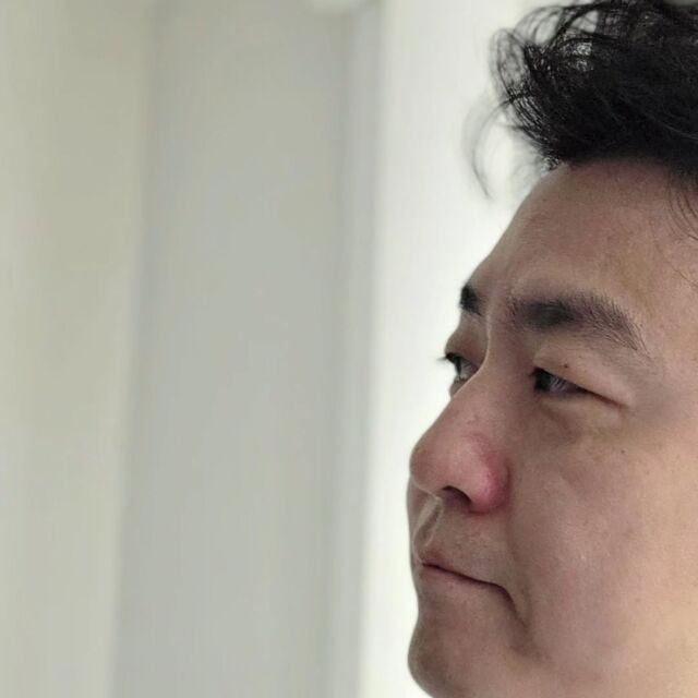 최동석이 코 관리용 미용 기기 사용 후기를 공개해 화제를 모았다. / 최동석 SNS