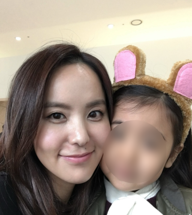 박지윤과 딸./박지윤 인스타그램