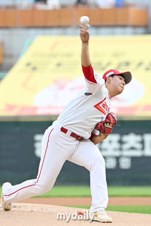 [MD포토] 김민준 '낙차 큰 공'