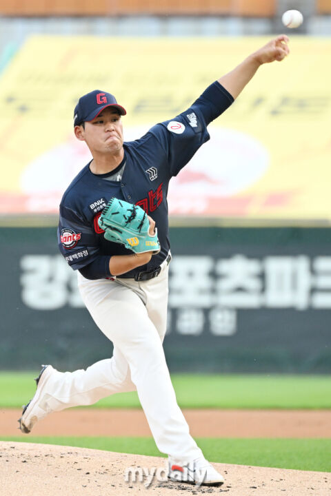[MD포토] 김진욱 'SSG 타선에 침묵을'