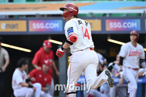 [MD포토] 최정 '투런포 넘어간다'