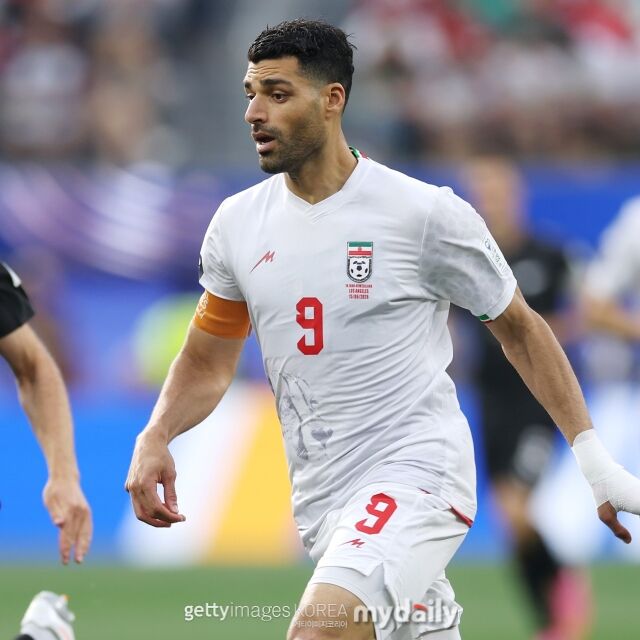 이란 축구대표팀이 16일 로스앤젤레스 스타디움에서 열린 뉴질랜드와의 2026 국제축구연맹(FIFA) 북중미 월드컵 G조 1차전에서 2-2로 비긴 뒤 이동 제한 조치에 불만을 드러냈다./게티이미지코리아