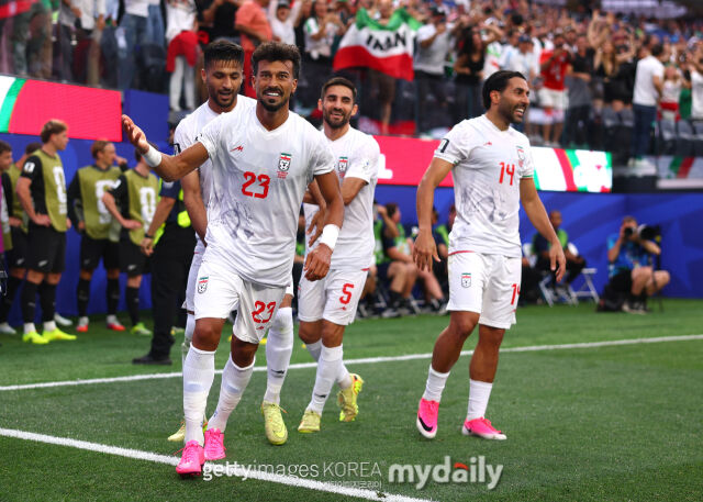 이란 축구대표팀이 16일 로스앤젤레스 스타디움에서 열린 뉴질랜드와의 2026 국제축구연맹(FIFA) 북중미 월드컵 G조 1차전에서 2-2로 비긴 뒤 이동 제한 조치에 불만을 드러냈다./게티이미지코리아