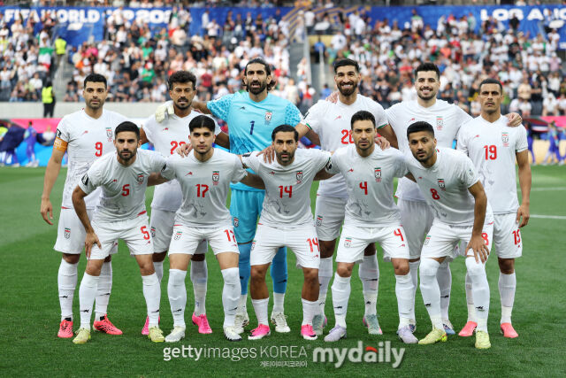 이란 축구대표팀이 16일 로스앤젤레스 스타디움에서 열린 뉴질랜드와의 2026 국제축구연맹(FIFA) 북중미 월드컵 G조 1차전에서 2-2로 비긴 뒤 이동 제한 조치에 불만을 드러냈다./게티이미지코리아