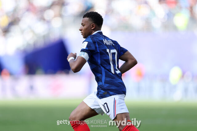 프랑스가 17일 뉴저지 스타디움에서 열린 세네갈과의 '2026 국제축구연맹(FIFA) 북중미 월드컵' I조 조별리그 1차전에서 3-1로 승리했다. 킬리안 음바페는 멀티골을 넣으며 팀 승리를 견인했다./게티이미지코리아