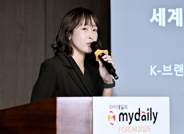 17일 마이데일리가 주최한 ‘2026 마이데일리 비즈 포럼’에서 최지혜 서울대 소비자트렌드분석센터 연구위원이 ‘K-브랜드 2.0: 세계인이 즐기는 엔터를 넘어 국가 자산으로’를 주제로 기조연설을 하고 있다. /송일섭 기자