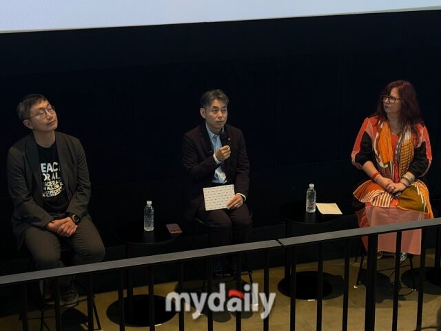 DFF 지원작 <피난의 동지들> 상영회. 왼쪽부터 이일 난민인권네트워크 의장, 야나이 코지 패스트리테일링 그룹 수석 집행 임원, 클레어 스튜어트 DFF 운영총괄 /이지혜 기자
