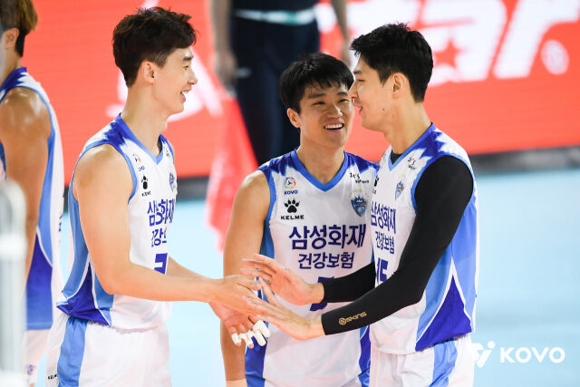 삼성화재에서 함께 했던 박철우 감독과 지태환 코치./KOVO