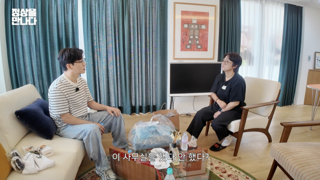 송은이가 직접 이끄는 콘텐츠 기업의 성장 과정과 경영 철학을 공개했다. / 유튜브 채널 '정상훈 비정상훈'