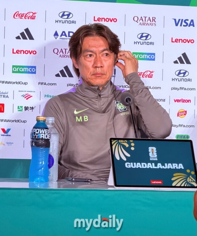 홍명보 축구대표팀 감독은 18일 오전 6시 30분(이하 한국시각) 멕시코 할리스코주 과달라하라 인근 사포판의 과달라하라 스타디움에서 진행된 멕시코와의 조별리그 2차전 공식 기자회견에 참석했다./사포판(멕시코)=최병진 기자