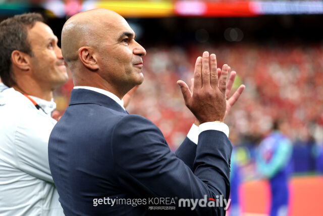 포르투갈이 18일 휴스턴 스타디움에서 열린 콩고민주공화국과의 '2026 국제축구연맹(FIFA) 북중미 월드컵' K조 조별리그 1차전에서 1-1로 비겼다. 경기 종료 후 로베르토 마르티네스 포르투갈 축구대표팀 감독은 선수단과 긴급 회의를 가졌다./게티이미지코리아