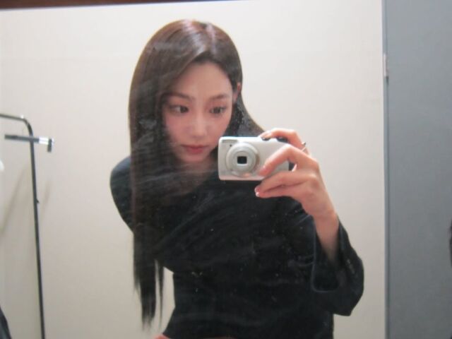 배우 활동에 전념 중인 강미나가 '내일도 출근' 온라인 제작발표회 비하인드를 공개했다. / 강미나 소셜미디어 