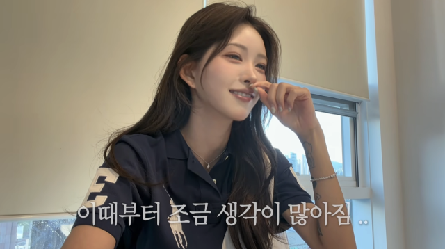 최준희가 무속인을 찾아 점사를 의뢰한 가운데, 고(故) 최진실과 관련된 이야기에 결국 눈물을 보였다. / 유튜브 채널 '준희'