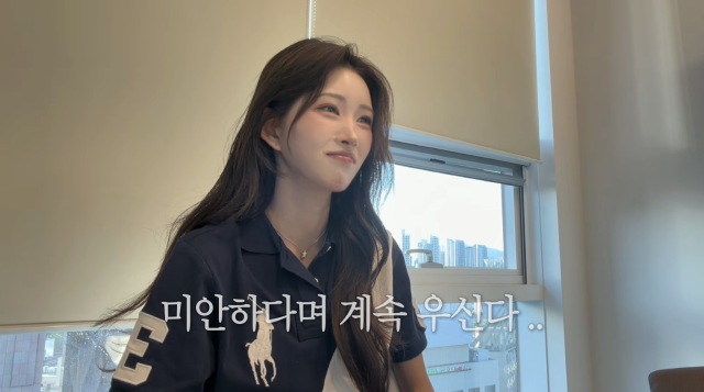 최준희가 무속인을 찾아 점사를 의뢰한 가운데, 고(故) 최진실과 관련된 이야기에 결국 눈물을 보였다. / 유튜브 채널 '준희'