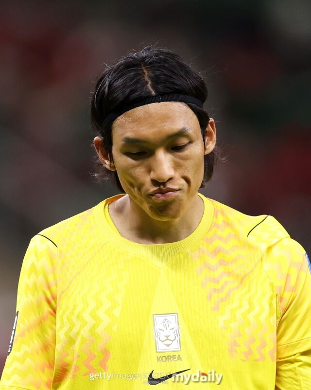 김승규와 이기혁이 19일(한국시각) 멕시코 사포판의 과달라하라 스타디움에서 열린 2026 국제축구연맹(FIFA) 북중미 월드컵 조별리그 A조 2라운드 멕시코와의 맞대결에서 실점 후 아쉬워하고 있다. /게티이미지코리아