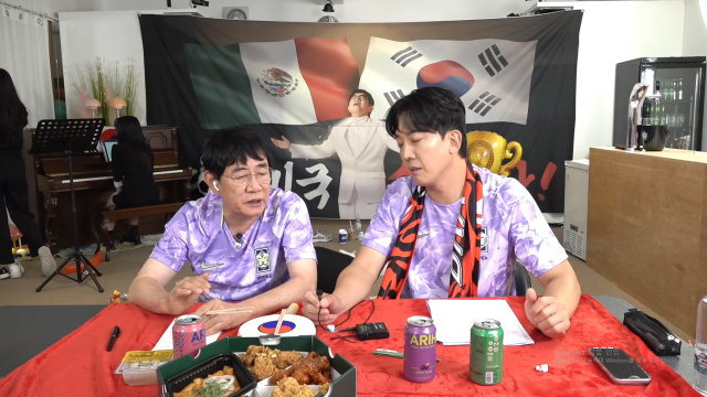 방송인 이경규가 멕시코와 한국전을 감상한 뒤 평을 내리고 있다. / 치치직 '갓경규'