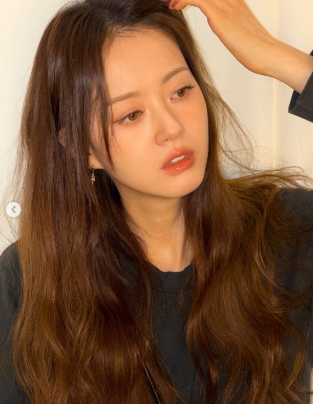 고아라는 지난 17일 자신의 SNS를 통해 특별한 멘트없이 다채로운 분위기를 담은 근황 사진 여러 장을 공개했다./고아라 소셜미디어