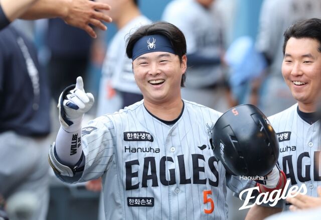 이도윤이 세리머니를 하고 있다./한화 이글스 제공