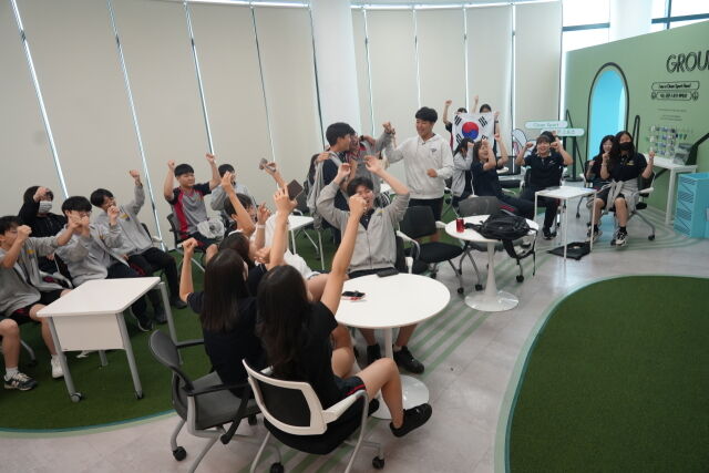 학생들이 '2026 북중미 월드컵 계기 축구와 도핑방지' 체험 프로그램에 참가하고 있다. /KADA 제공