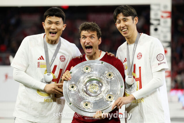 토마스 뮐러가 19일 과달라하라 스타디움에서 열린 멕시코와의 '2026 국제축구연맹(FIFA) 북중미월드컵' A조 조별리그 2차전에서 풀타임 활약한 김민재를 극찬했다. 뮌헨 시절 김민재와 뮐러(왼쪽부터)./게티이미지코리아