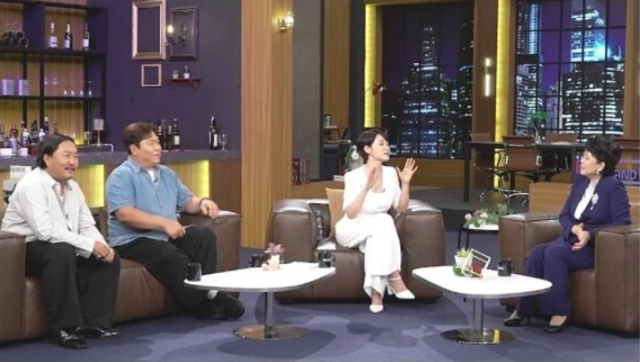 20일 오후 9시 40분에 방송되는 MBN 이슈메이커 토크쇼 '김주하의 데이앤나잇' 30회에는 가수 심수봉이 게스트로 출연해 그동안 가슴속에 묻어두었던 가족사를 털어놓는다./ MBN '김주하의 데이앤나잇'