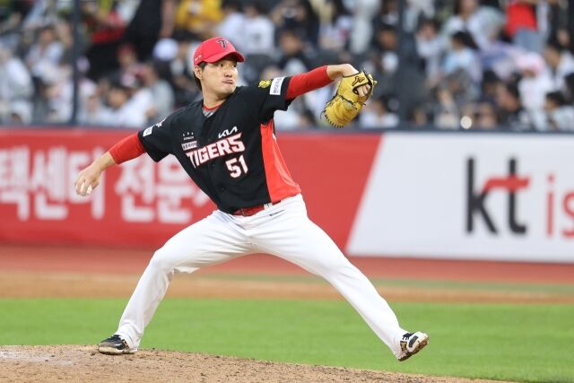 KIA 타이거즈 전상현이 20일 수원 KT 위즈파크에서 열린 KT 위즈와의 원정경기서 투구하고 있다./KIA 타이거즈 제공