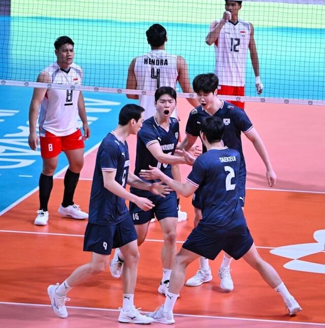 한국 남자배구 대표팀이 21일 인도에서 열린 2026 아시아배구연맹(AVC)컵 조별리그 B조 인도네시아전에서 득점 이후 환호하고 있다./AVC 제공
