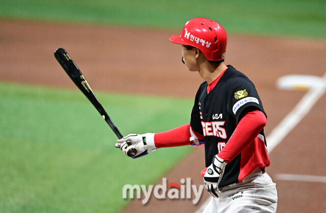 2026년 6월 23일 오후 서울 고척스카이돔에서 열린 '2026 신한 SOL KBO리그' KIA 타이거즈와 키움 히어로드의 경기. KIA 선두타자 박재현이 1회초 타격을 준비하고 있다./고척=유진형 기자 zolong@mydaily.co.kr