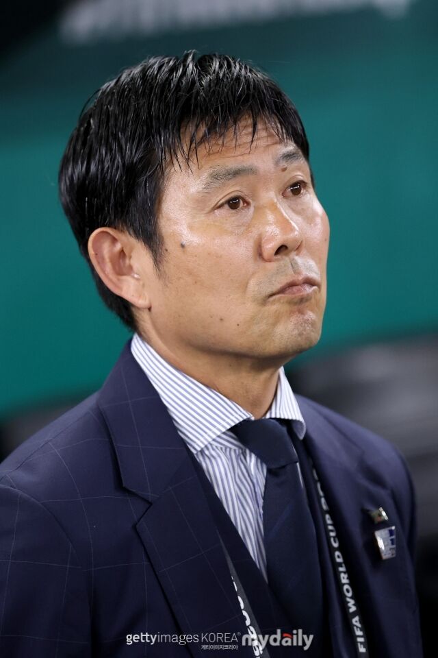 모리야스 하지메 일본 축구대표팀 감독이 26일 오전 8시(한국시각) 미국 텍사스주 알링턴의 댈러스 스타디움에서 열린 2026 국제축구연맹(FIFA) 북중미 월드컵 조별리그 F조 3차전 스웨덴과의 경기를 지켜보고 있다./게티이미지코리아 