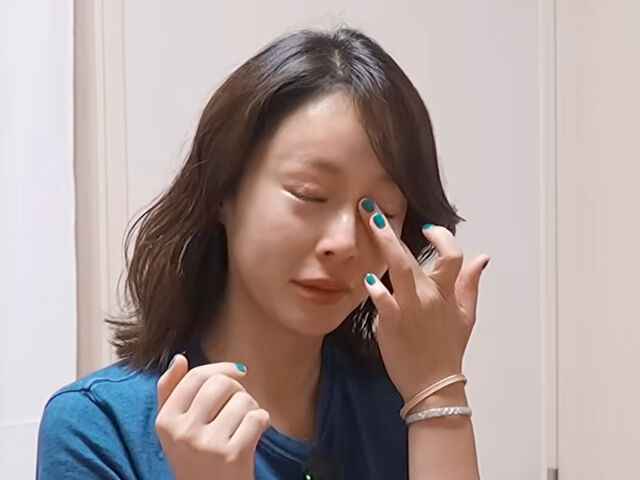 황정음이 신점을 보고 눈물을 보였다. / 유튜브 '황정음'