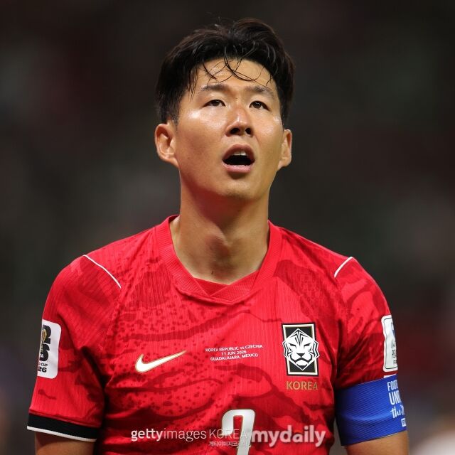 미국 '스포츠일러스트레이티드'가 25일 남아공전에 나설 한국의 선발 명단을 예측하며 손흥민이 선발 출전할 것으로 예상했다./게티이미지코리아