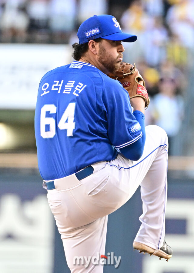 2026년 6월 24일 오후 서울 잠실구장에서 열린 '2026 신한 SOL KBO리그' 삼성 라이온즈와 LG 트윈스의 경기. 삼성 선발투수 오러클린이 역투하고 있다./유진형 기자
