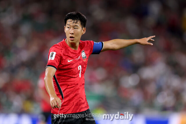손흥민이 25일 오전 10시(한국시각) 멕시코 과달루페의 몬테레이 스타디움에서 열리는 2026 국제축구연맹(FIFA) 북중미 월드컵 조별리그 A조 3라운드 남아프리카공화국과의 맞대결에서 지시하고 있다. /게티이미지코리아