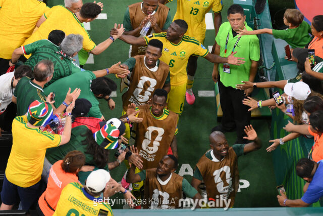 남아공은 25일 몬테레이 스타디움에서 열린 '2026 국제축구연맹(FIFA) 북중미 월드컵' 한국과의 A조 조별리그 3차전에서 1-0으로 승리하며 32강 진출을 확정했다./게티이미지코리아
