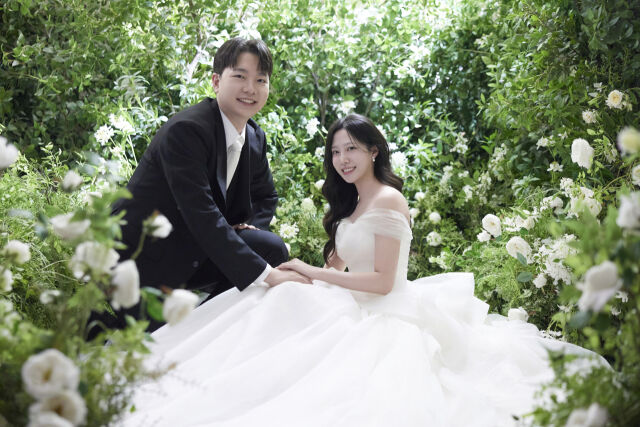 김동진, 최예은 커플 웨딩 사진./KT 위즈 제공