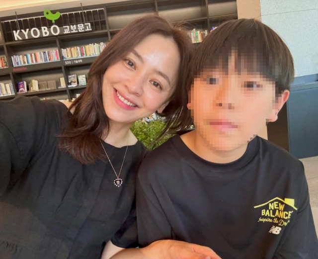 강성연이 두 아들과 함께한 소소하지만 따뜻한 6월의 일상을 공개하며 근황을 전했다. / 강성연 SNS