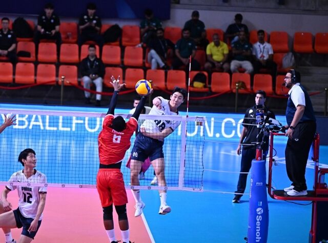 한국남자베구대표팀에서 뛰고 있는 임재영이 25일 인도에서 열린 2026 AVC컵 B조 조별리그 오만과 경기 도중 스파이크를 시도하고 있다./아시아배구연맹(AVC) 제공