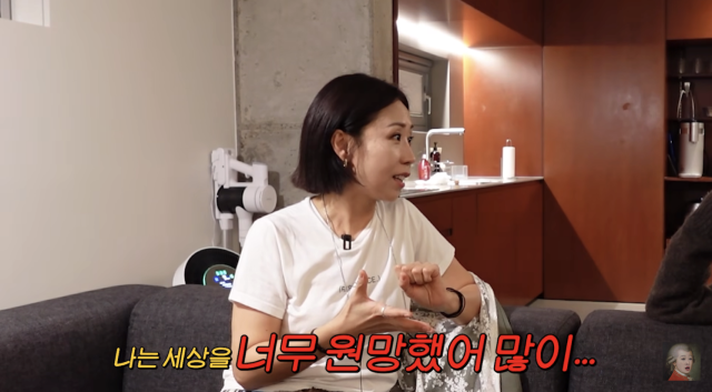 정선희가 책을 계기로 과거 상처와 자신의 내면을 돌아본 솔직한 심경을 털어놨다. / 유튜브 채널 '공부왕찐천재 홍진경'