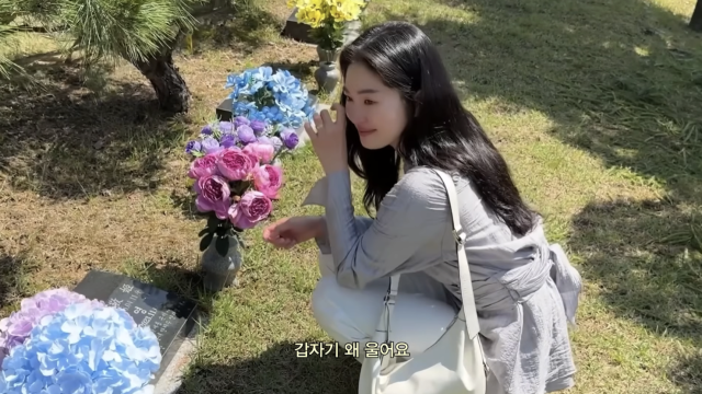 류이서가 시아버지인 고(故) 찰리박의 수목장을 찾아 애틋한 마음을 전하며 눈물을 보였다. / 유튜브 채널 '내사랑 류이서'