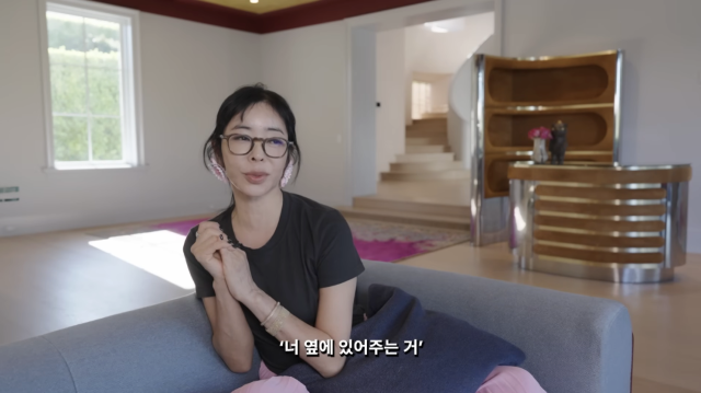 이혜영이 의붓딸과의 특별한 인연을 공개하며, 한동안 연예계 활동보다 엄마의 역할을 선택했던 이유를 털어놨다. / 유튜브 채널 '혜영이는 못말려'