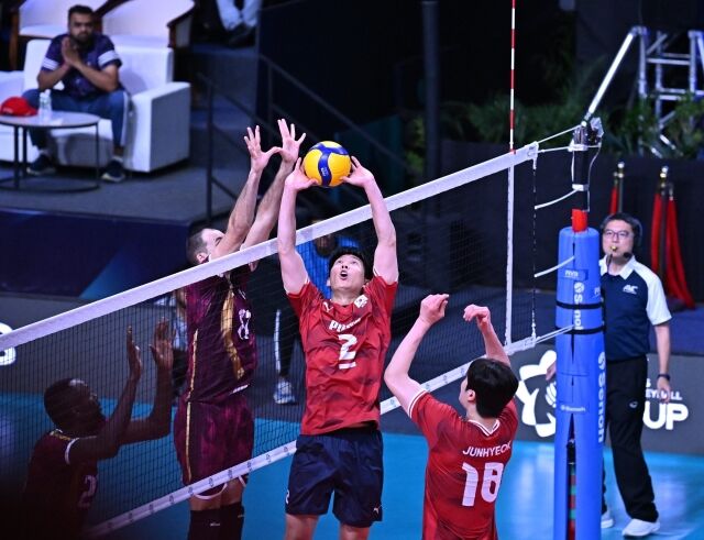 한국 남자배구 국가대표 세터 황택의가 26일 인도에서 열린 2026 아시아배구연맹(AVC)컵 조별리그 B조 카타르전에서 공을 올리고 있다./AVC 제공