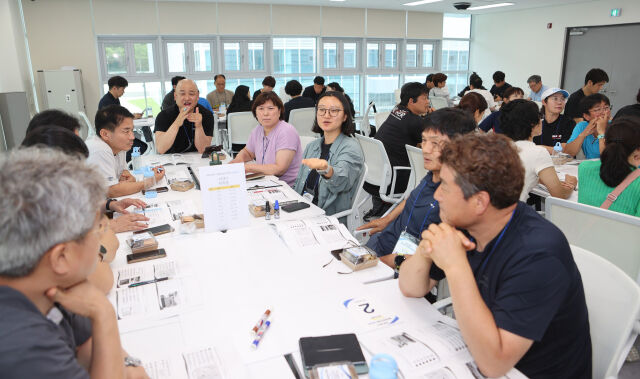 제91기 클린심판아카데미 참가자들이 의견을 나누고 있다. /대한체육회 제공
