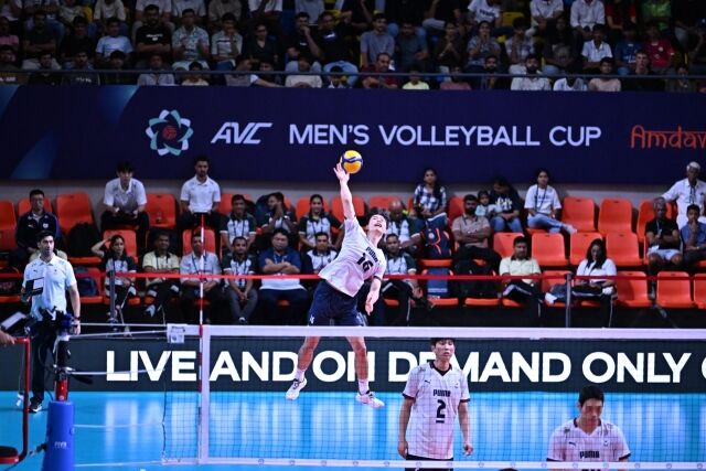 정한용이 27일 인도에서 열린 2026 아시아배구연맹(AVC)컵 바레인과 4강전에서 서브를 시도하고 있다./AVC 제공