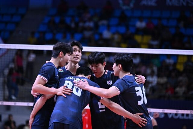 한국 남자배구 대표팀이 28일 인도에서 열린 2026 아시아배구연맹(AVC)컵 인도네시아와 결승전에서 포효하고 있다./AVC 제공